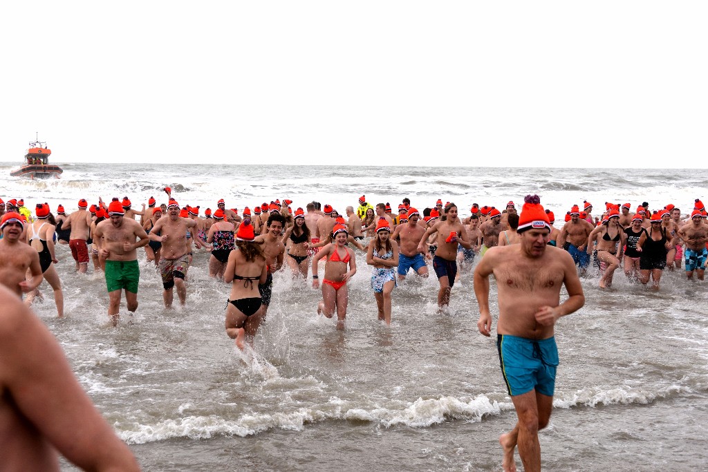 ../Images/Nieuwjaarsduik Nederzandt 2018 076.jpg